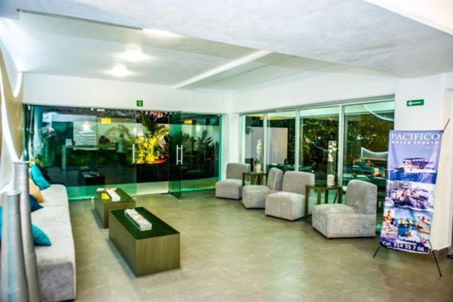 Hm Hotel Manzanillo Exterior photo